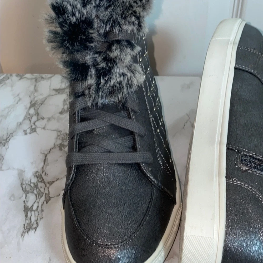 Steve Madden Kids Jfelicia sneakers with a quilted upper and faux fur trim 4